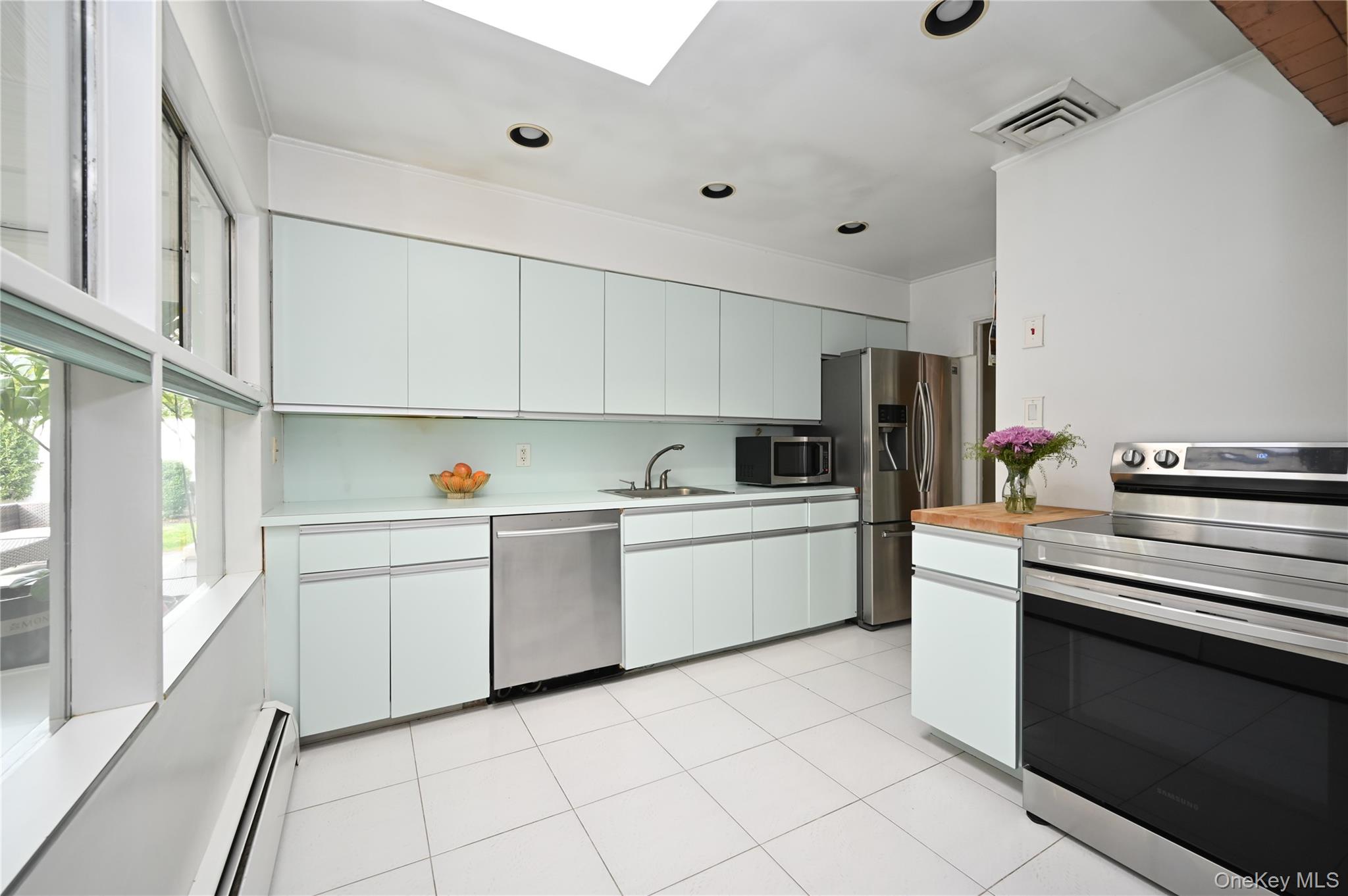 #14 photo, 2 Meadow Lane, Rockville Centre , NY 11570