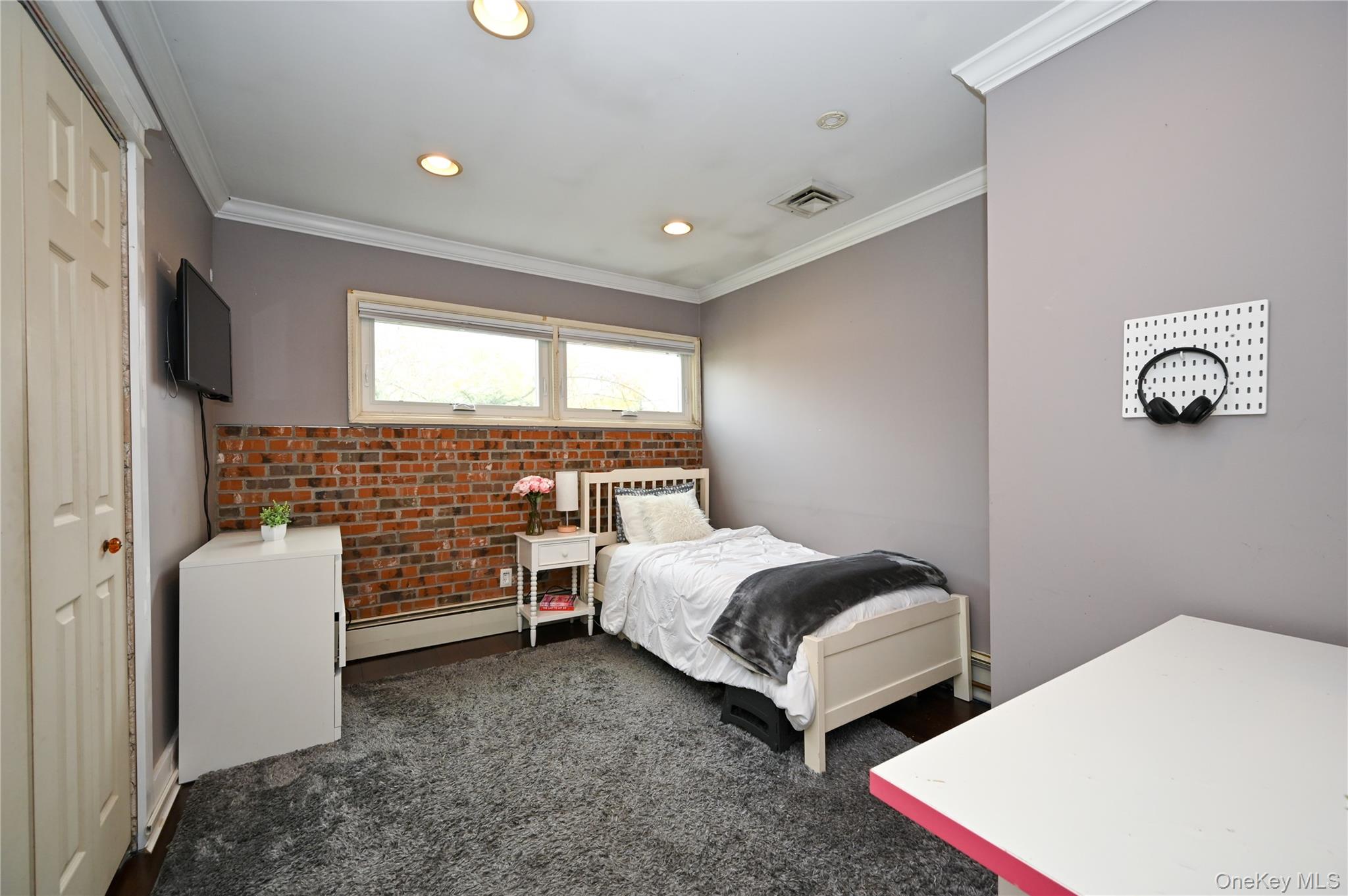 #16 photo, 2 Meadow Lane, Rockville Centre , NY 11570