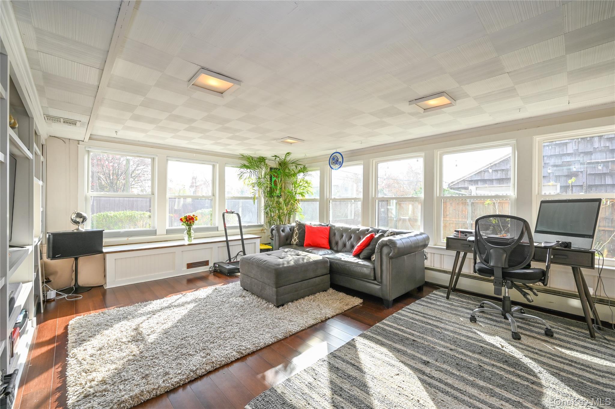 #20 photo, 2 Meadow Lane, Rockville Centre , NY 11570