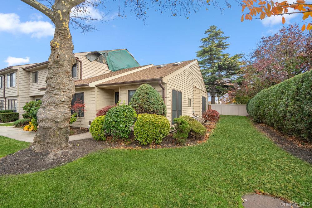 #4 photo, 1 Stanford Court, Wantagh , NY 11793