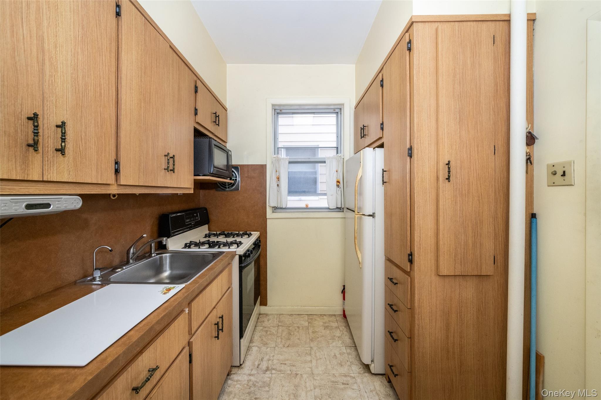 #3 photo, 285 Logan Avenue, Bronx , NY 10465