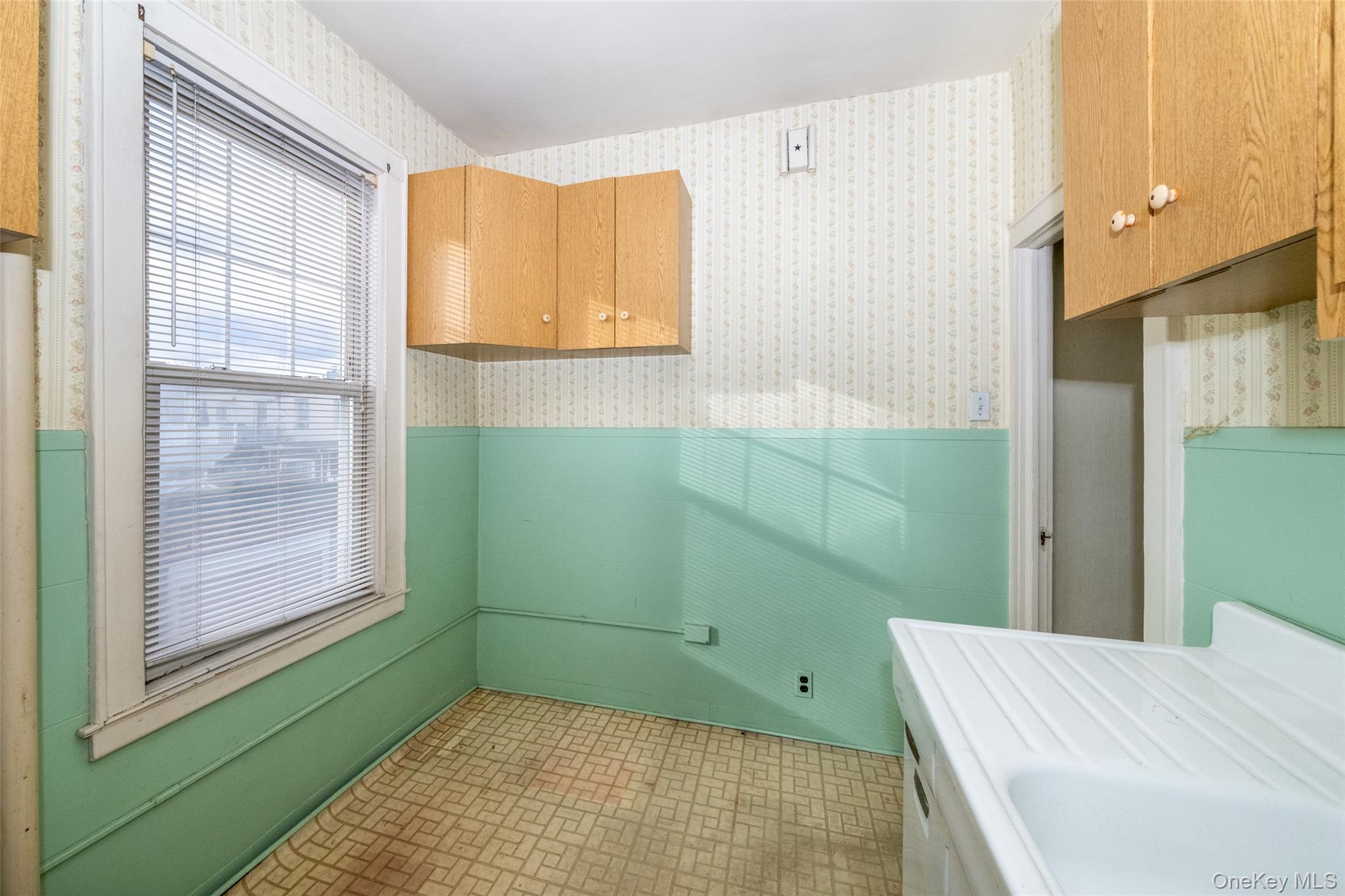 #8 photo, 285 Logan Avenue, Bronx , NY 10465