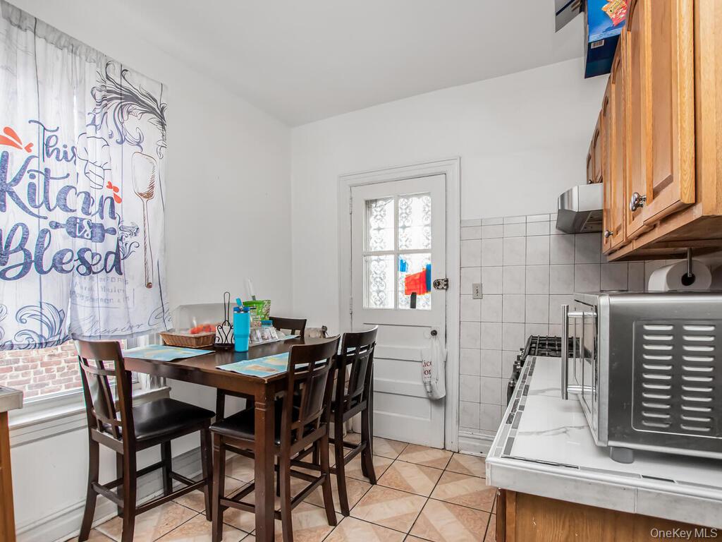 #12 photo, 1012 E 225th Street, Bronx , NY 10466