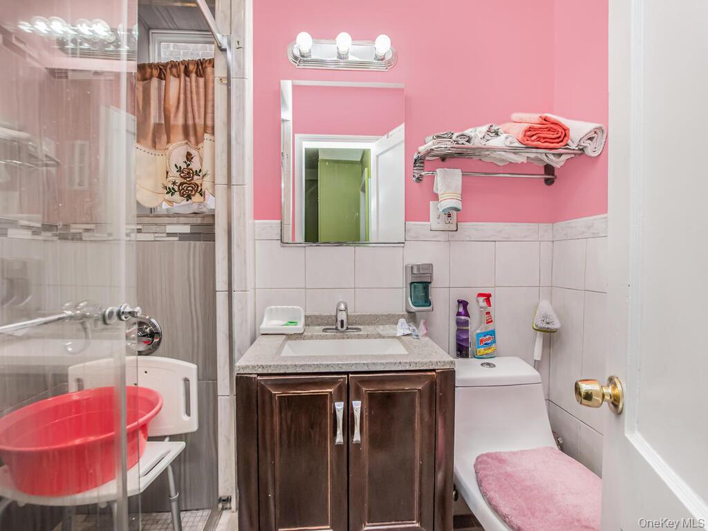 #15 photo, 1012 E 225th Street, Bronx , NY 10466