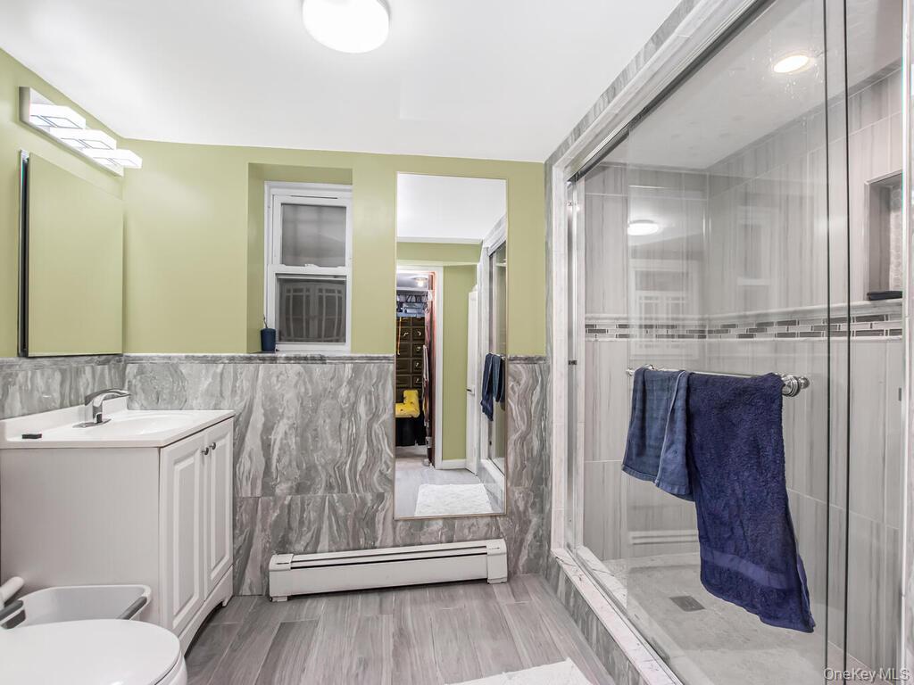 #18 photo, 1012 E 225th Street, Bronx , NY 10466