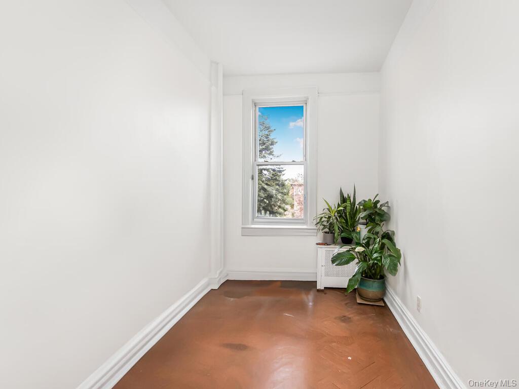 #7 photo, 1012 E 225th Street, Bronx , NY 10466