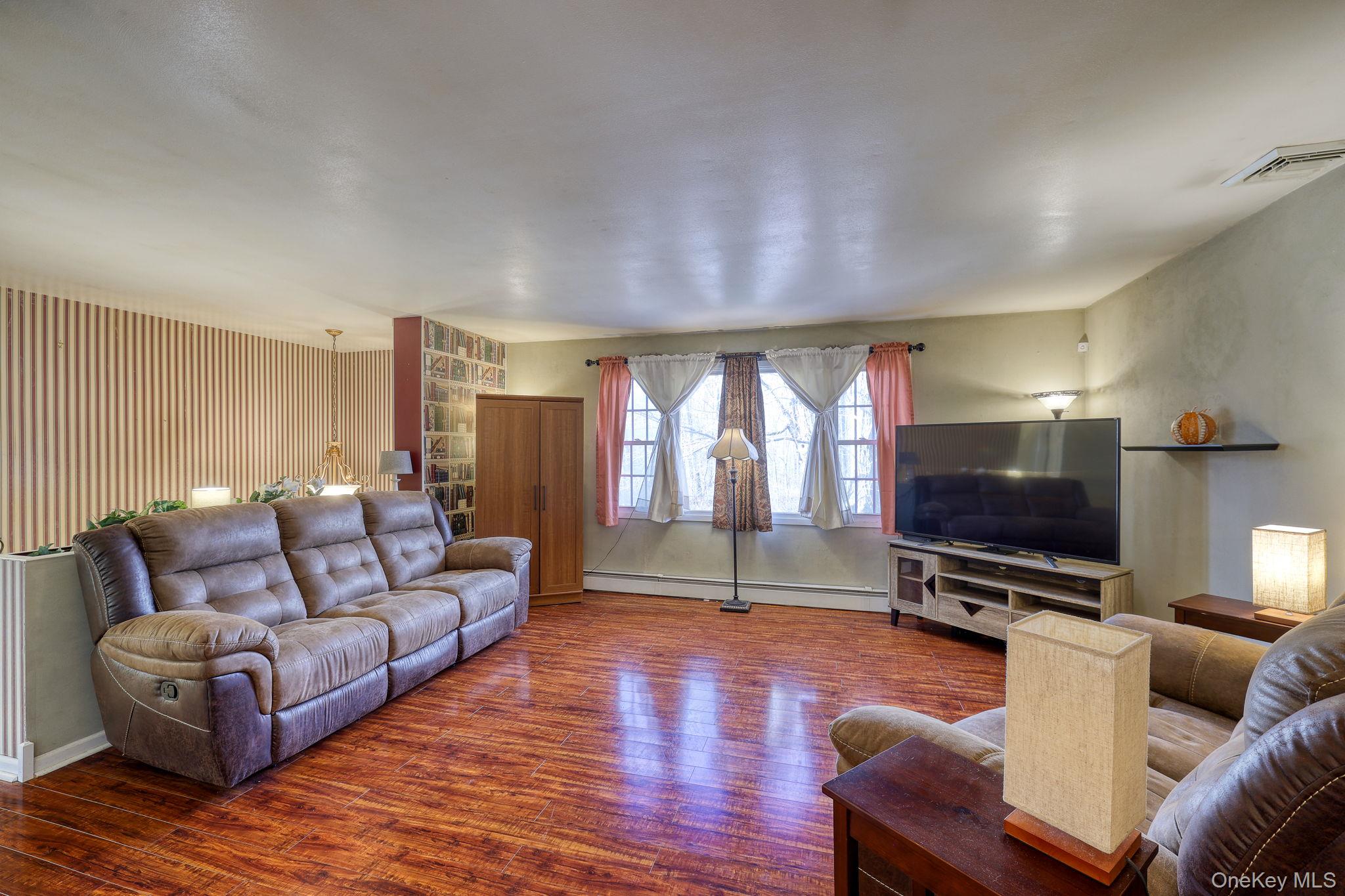 #9 photo, 1 Townsend Street, New Windsor , NY 12553