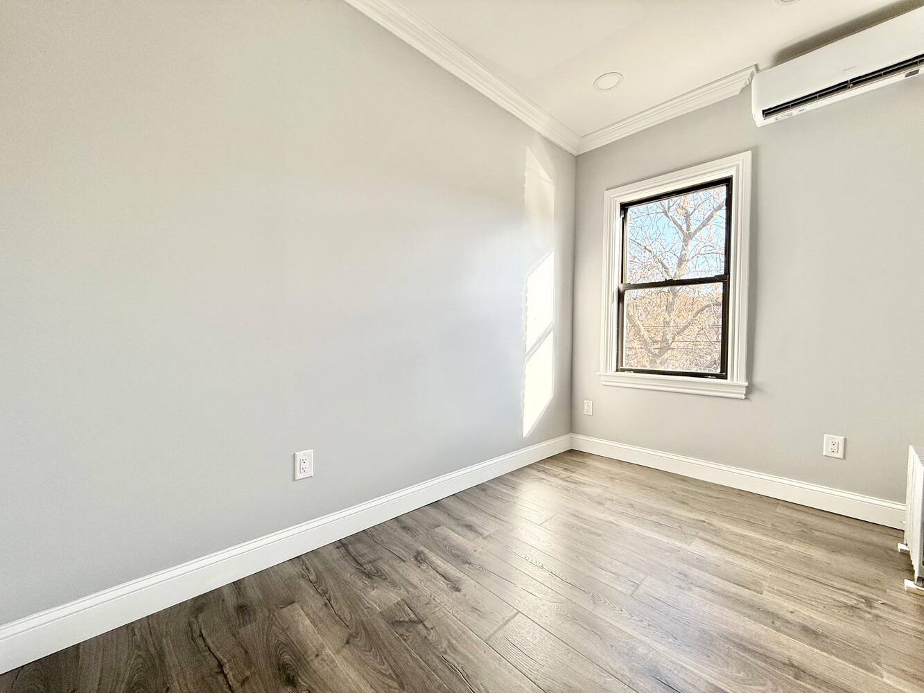 #11 photo, Sunnyside, Sunnyside , NY 11377