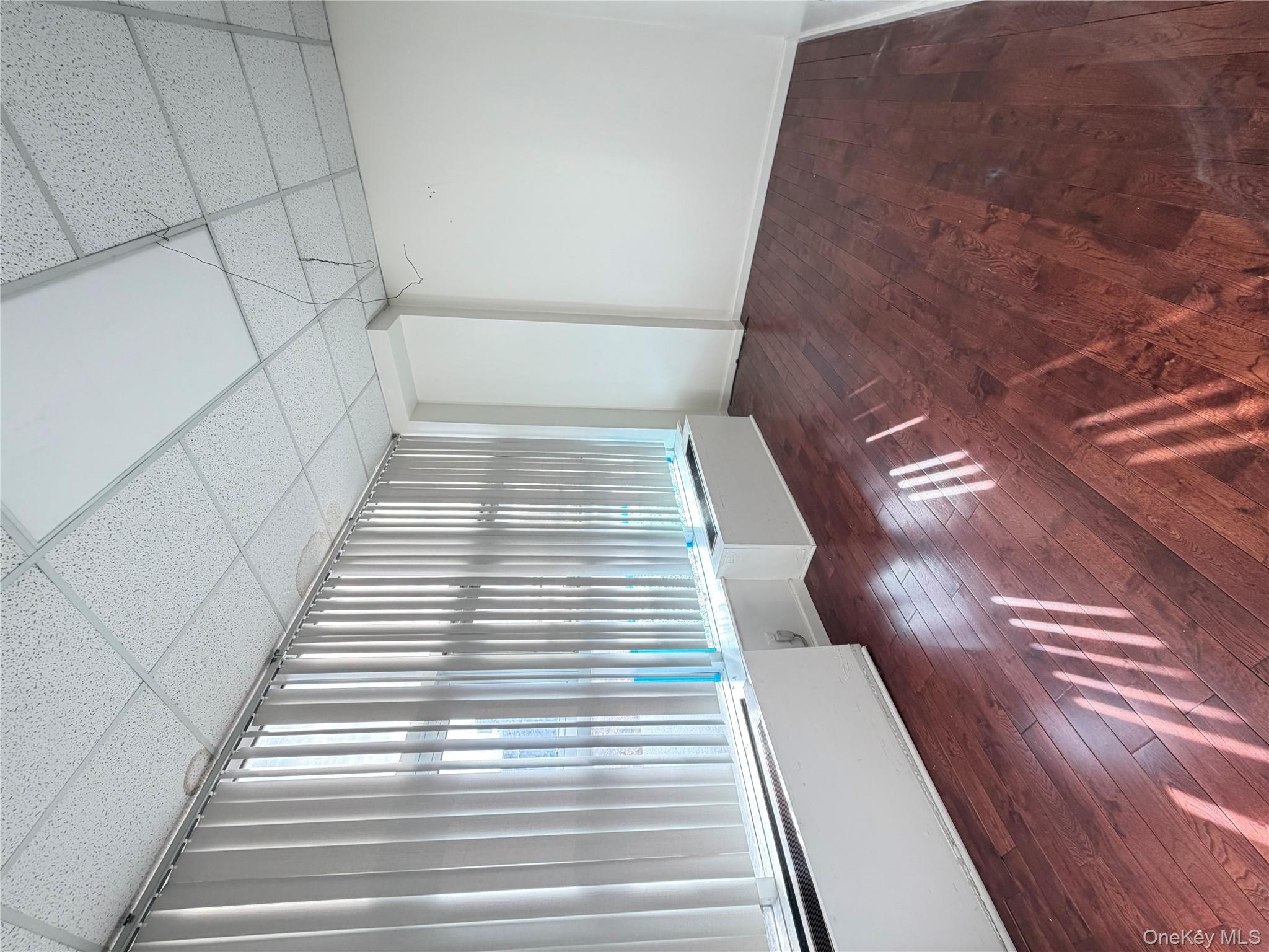 #4 photo, 135-11 40th Road, Flushing , NY 11354