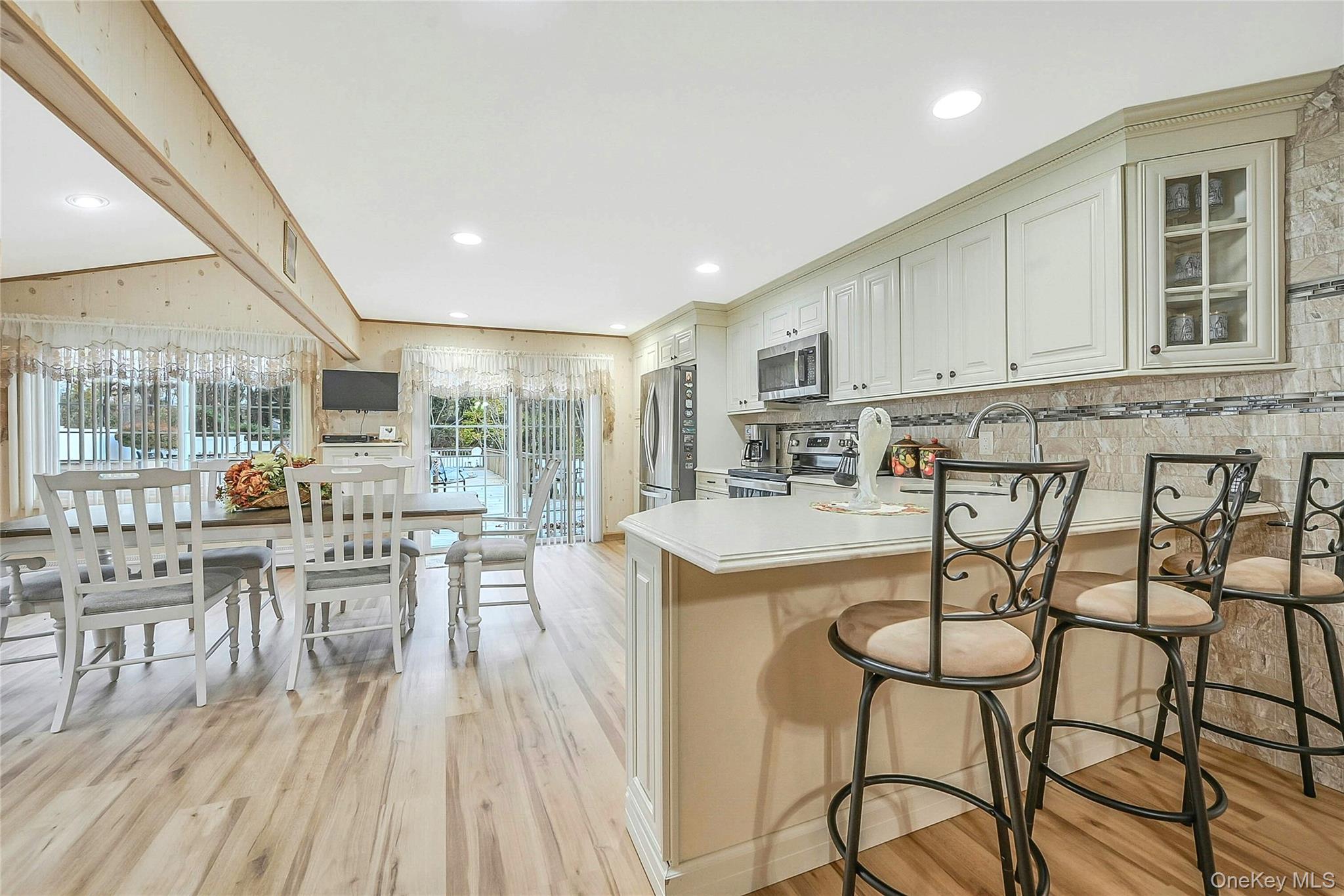 #4 photo, 15 Shore Road, Mount Sinai , NY 11766