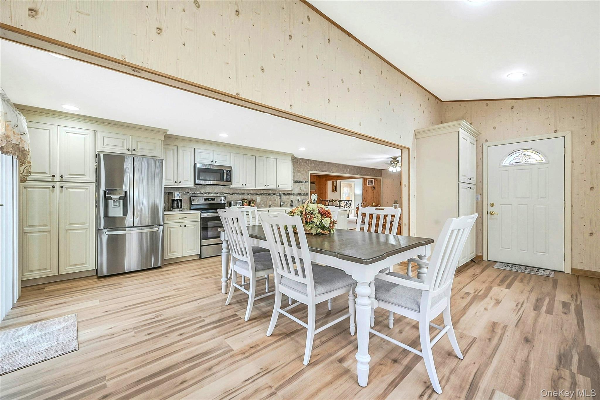 #7 photo, 15 Shore Road, Mount Sinai , NY 11766