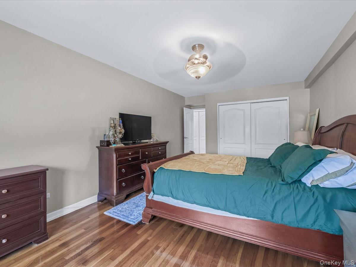 #7 photo, 241-20 Northern Boulevard, Little Neck , NY 11362