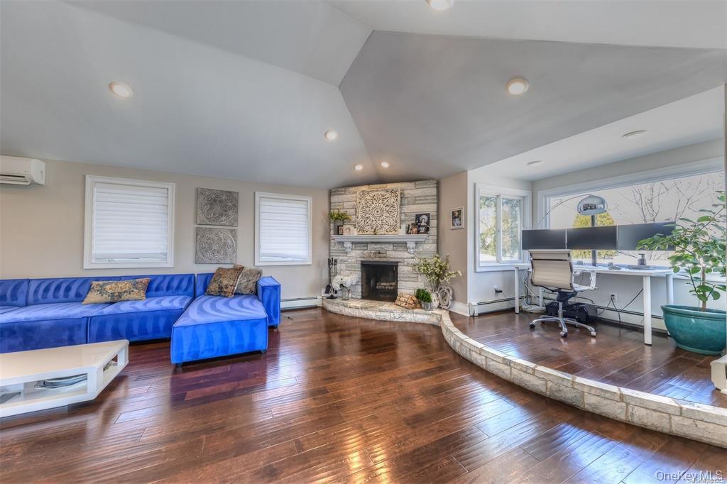 #10 photo, 266 Thompson Avenue, Oceanside , NY 11572