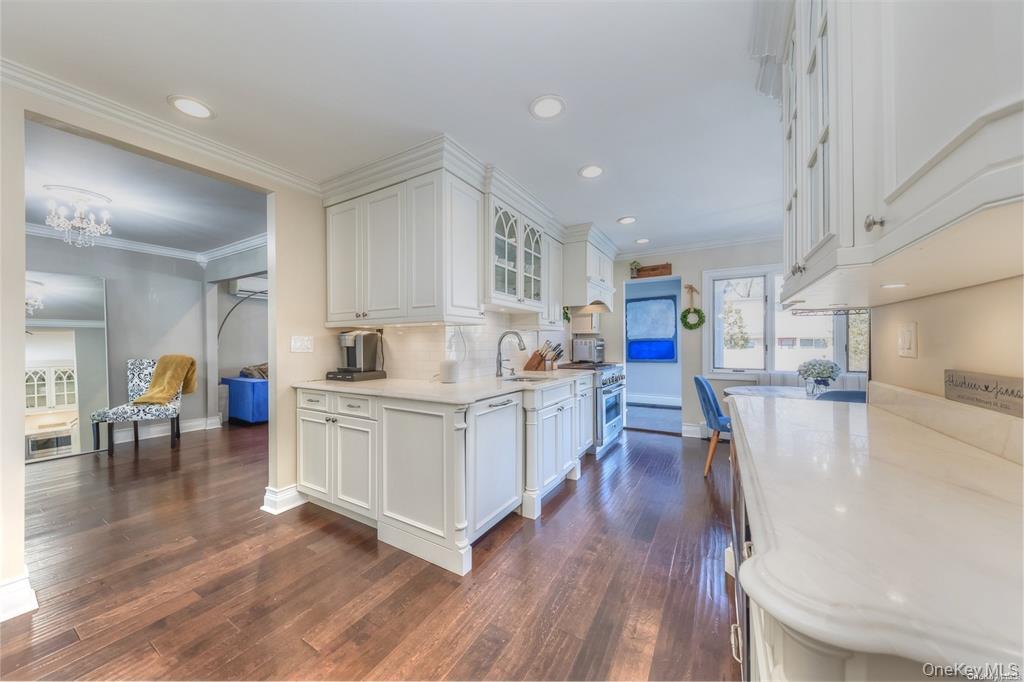 #13 photo, 266 Thompson Avenue, Oceanside , NY 11572