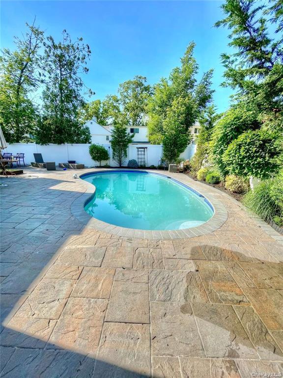 #4 photo, 266 Thompson Avenue, Oceanside , NY 11572