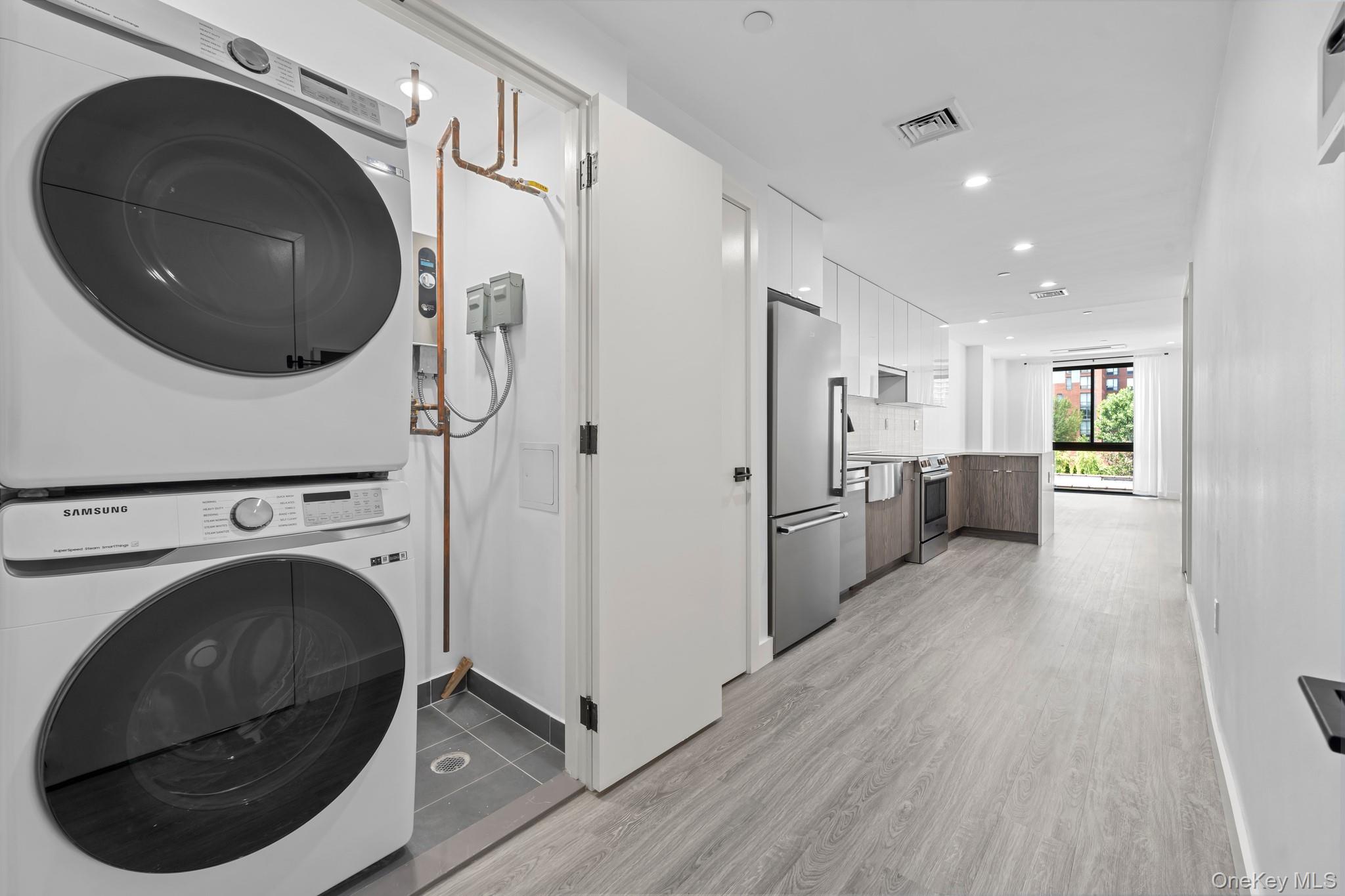 #8 photo, 46-40 Vernon Boulevard, Long Island City , NY 11101