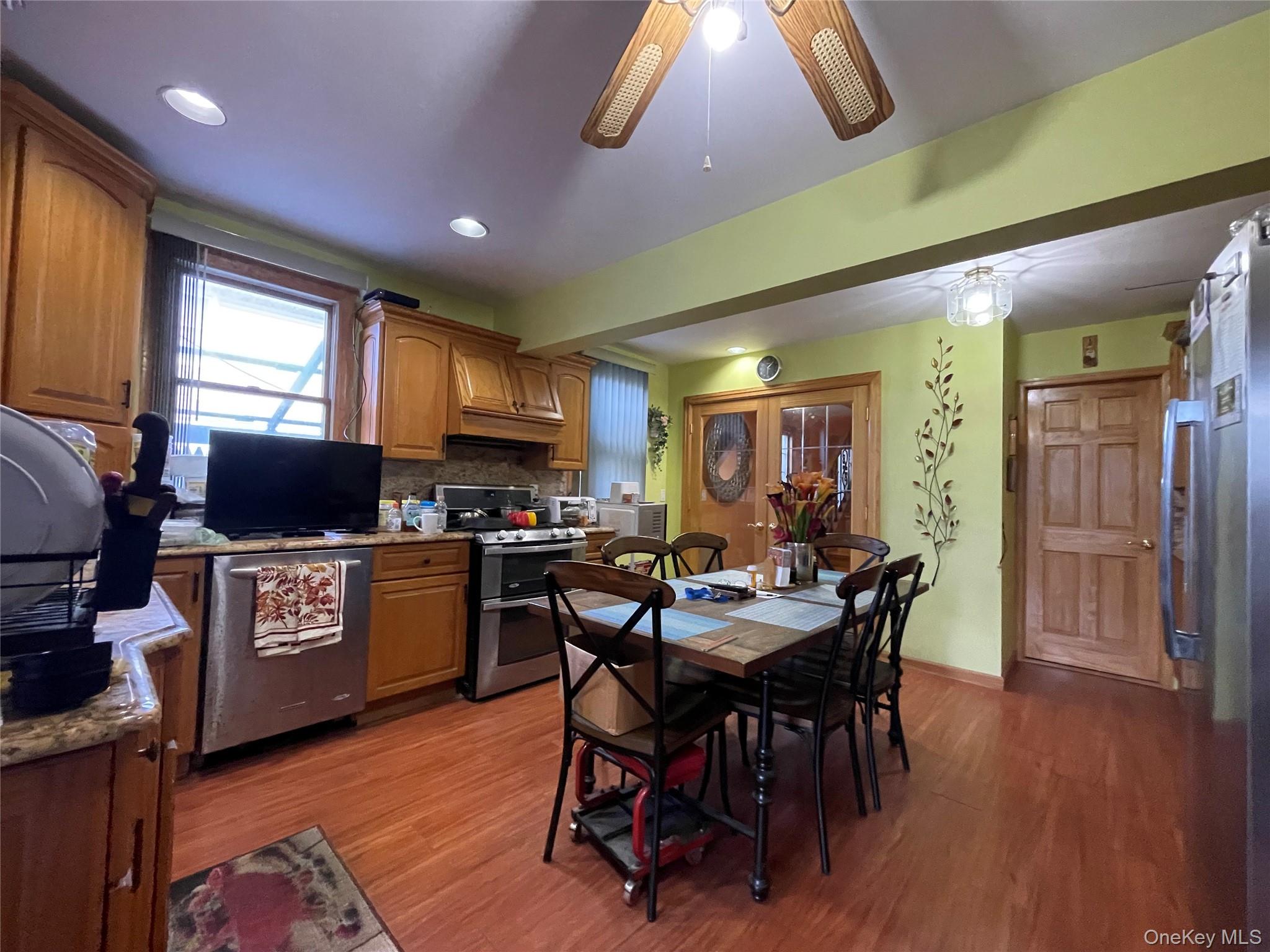 #19 photo, 104 Ostend Road, Island Park , NY 11558