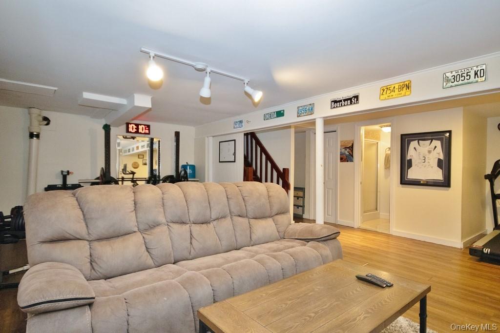 #20 photo, 325 County Center Road, White Plains , NY 10603