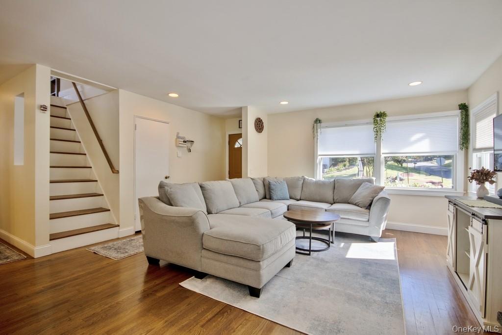 #7 photo, 325 County Center Road, White Plains , NY 10603