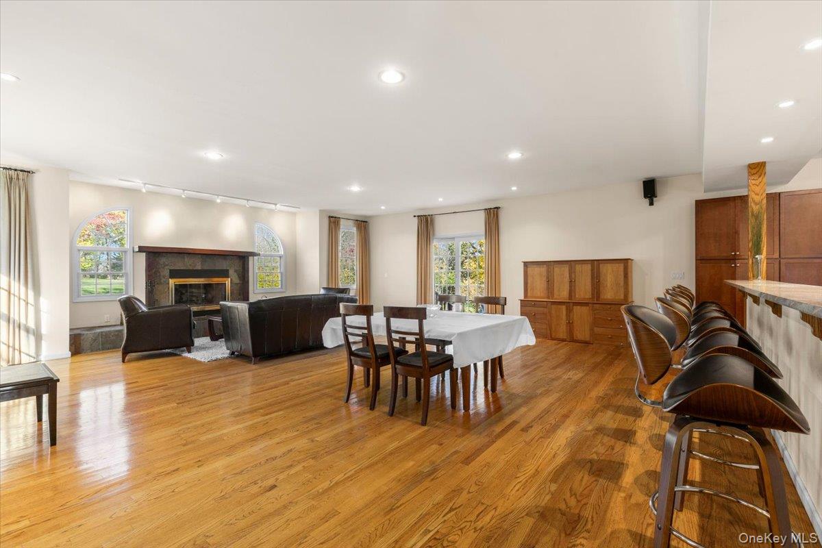 #8 photo, 60 Haviland Lane, White Plains , NY 10605