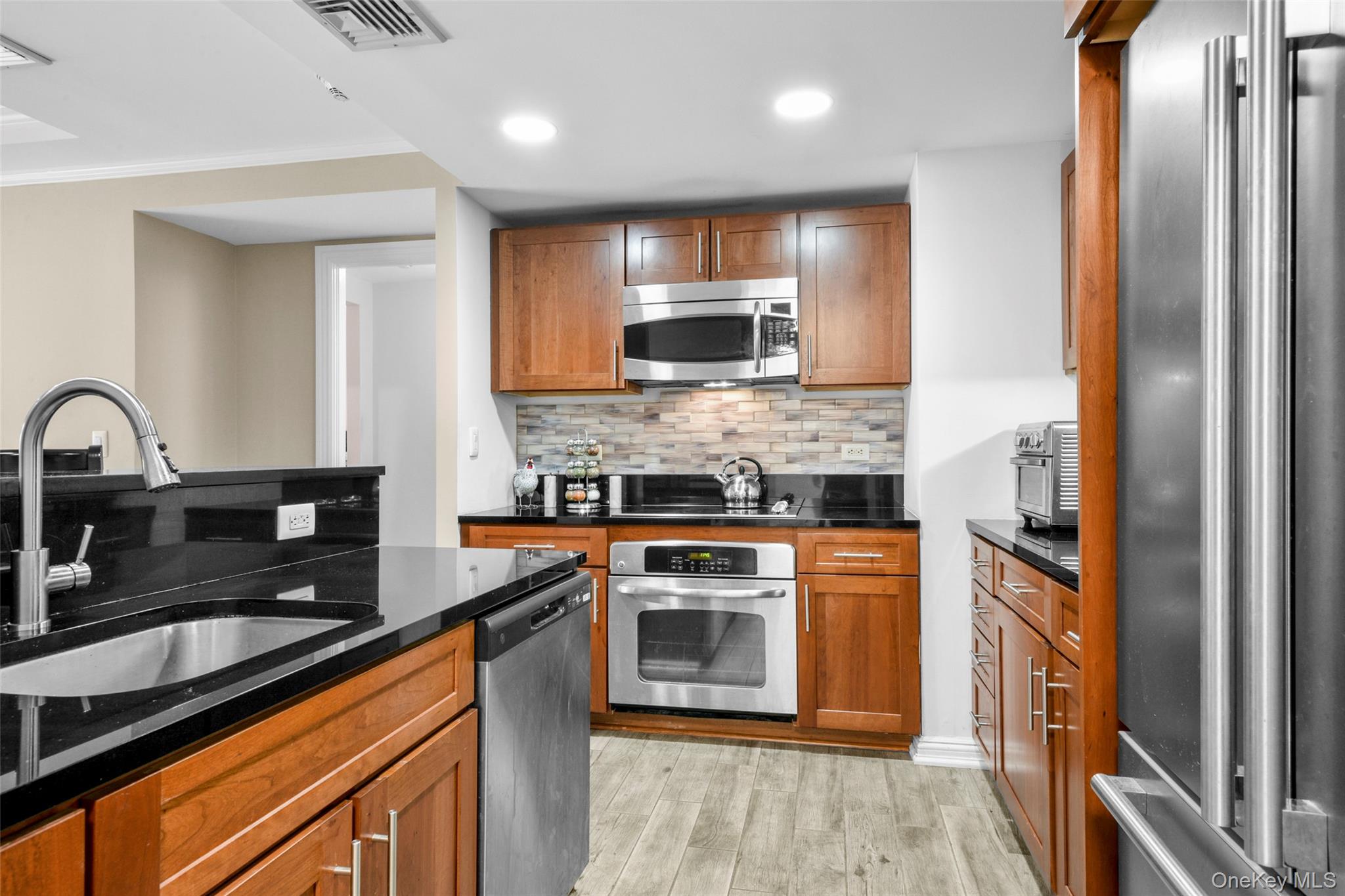 #8 photo, 225 Stanley Avenue, Mamaroneck , NY 10543