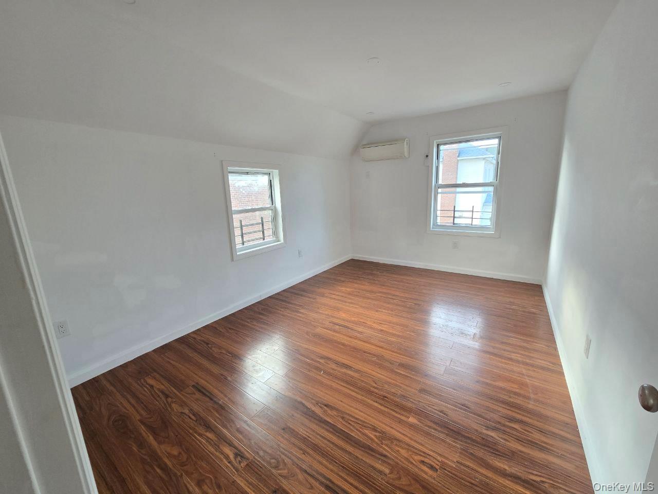 #4 photo, 3141 Kingsbridge Terrace, Bronx , NY 10463