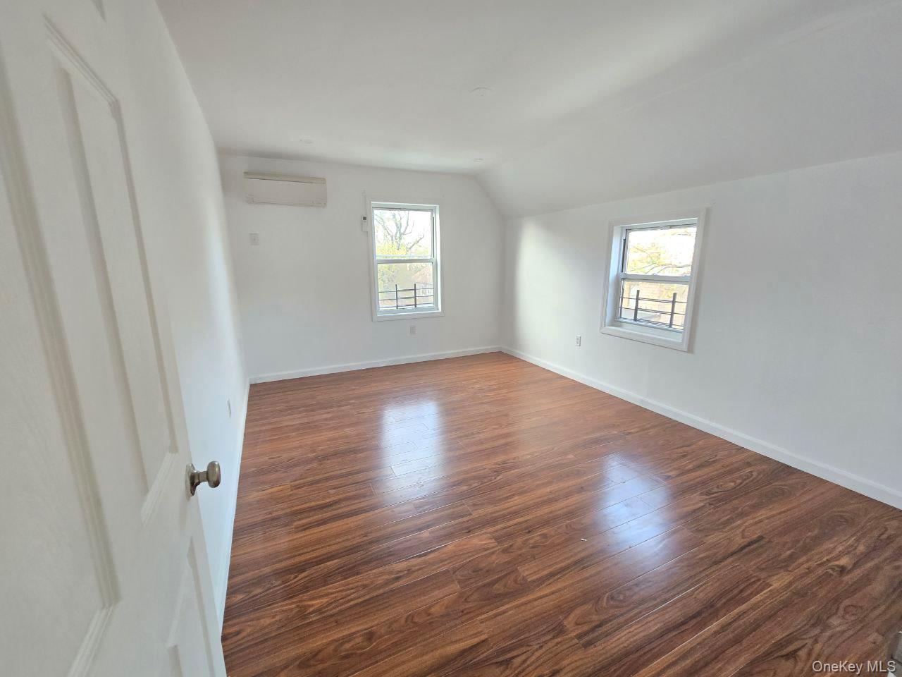 #5 photo, 3141 Kingsbridge Terrace, Bronx , NY 10463