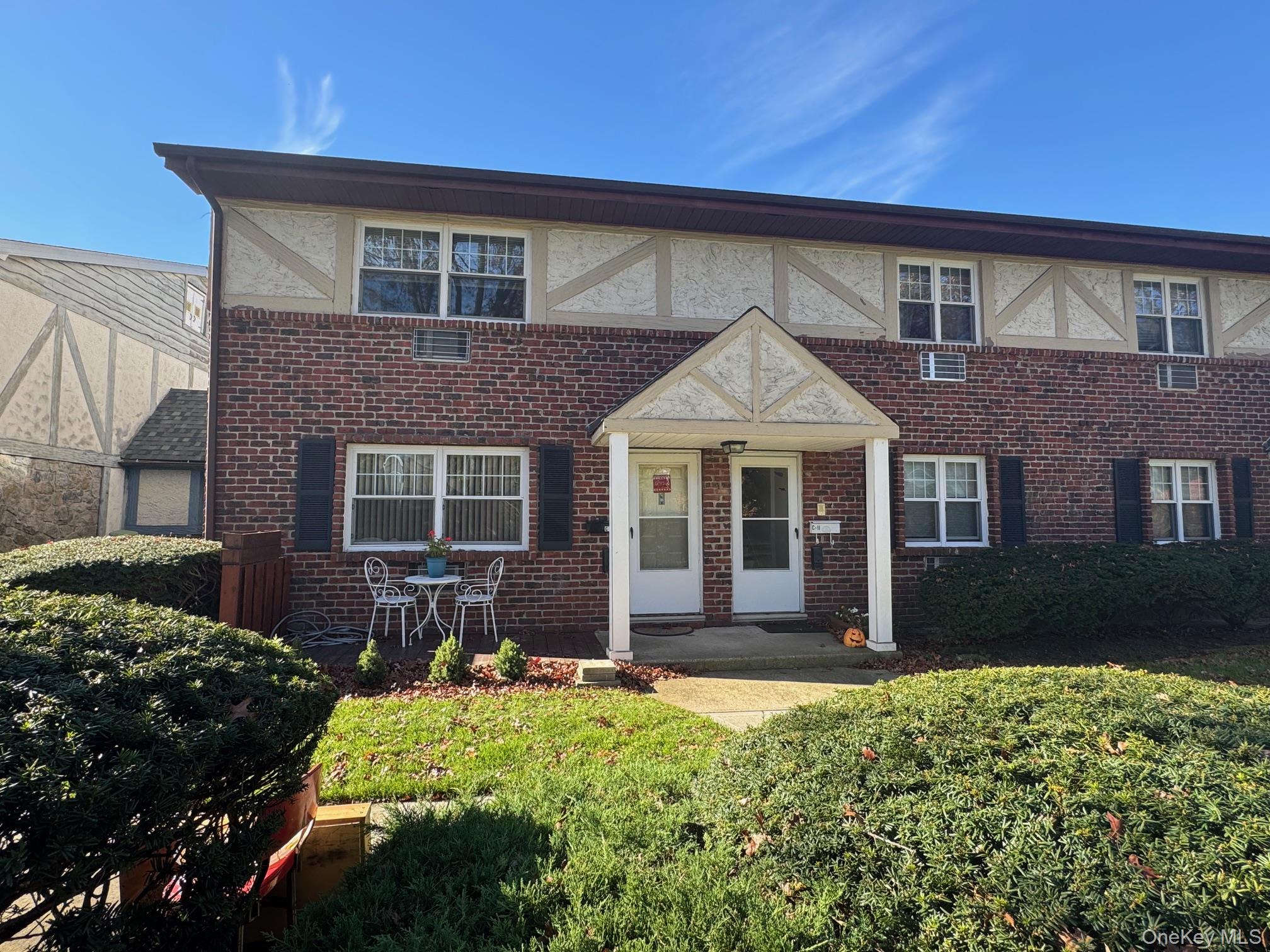 #1 photo, 10 Glen Hollow Drive, Holtsville , NY 11742