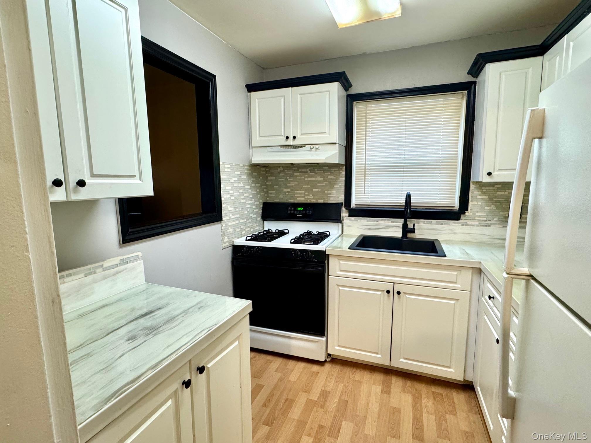 #2 photo, 10 Glen Hollow Drive, Holtsville , NY 11742