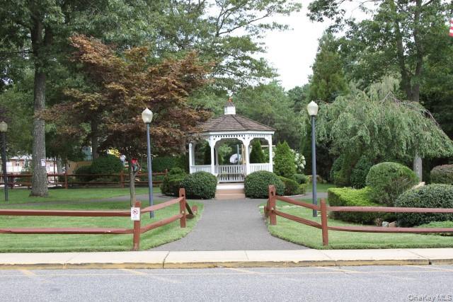 #7 photo, 10 Glen Hollow Drive, Holtsville , NY 11742