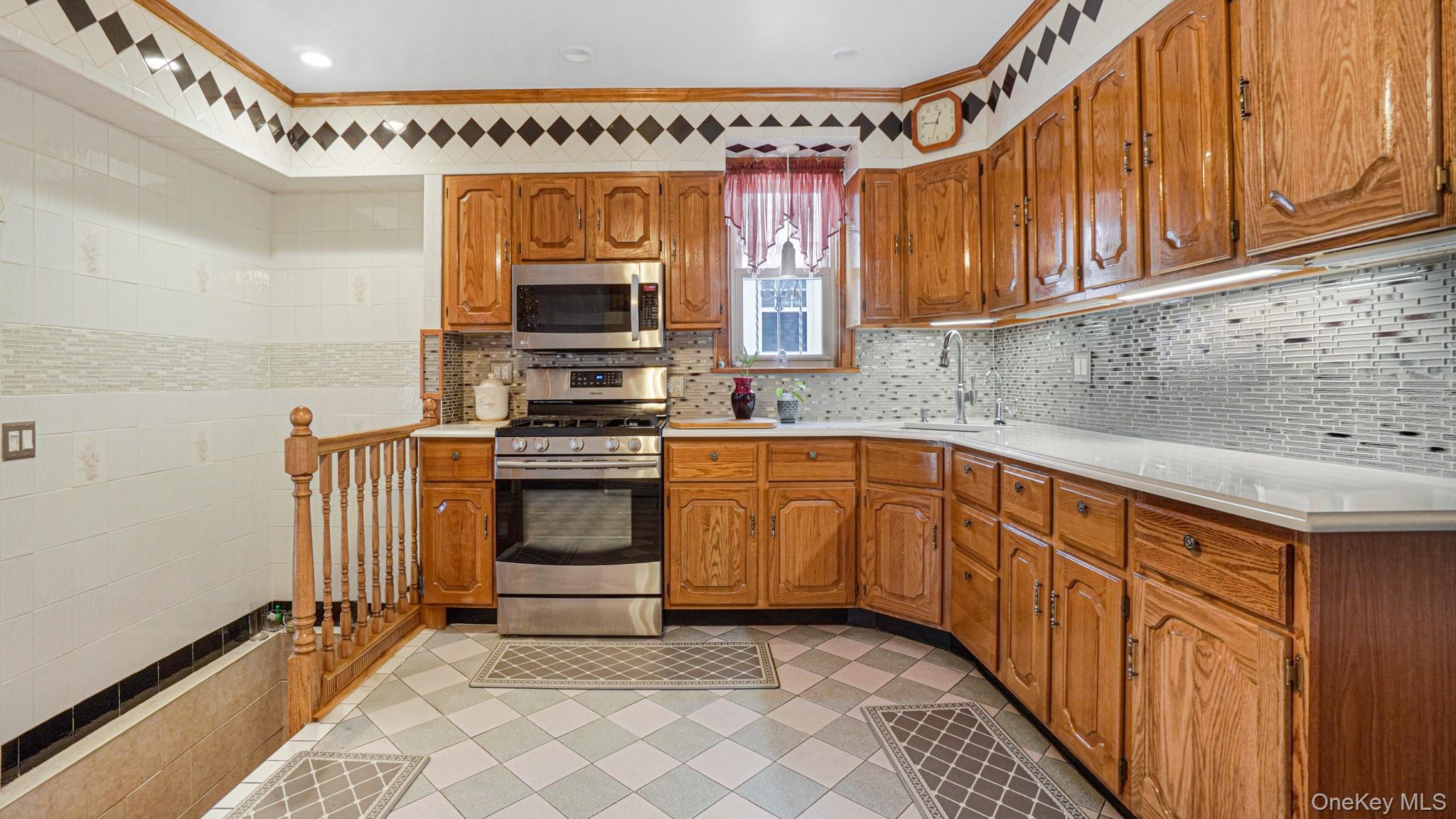 #8 photo, 90-37 211 Street, Queens Village , NY 11428