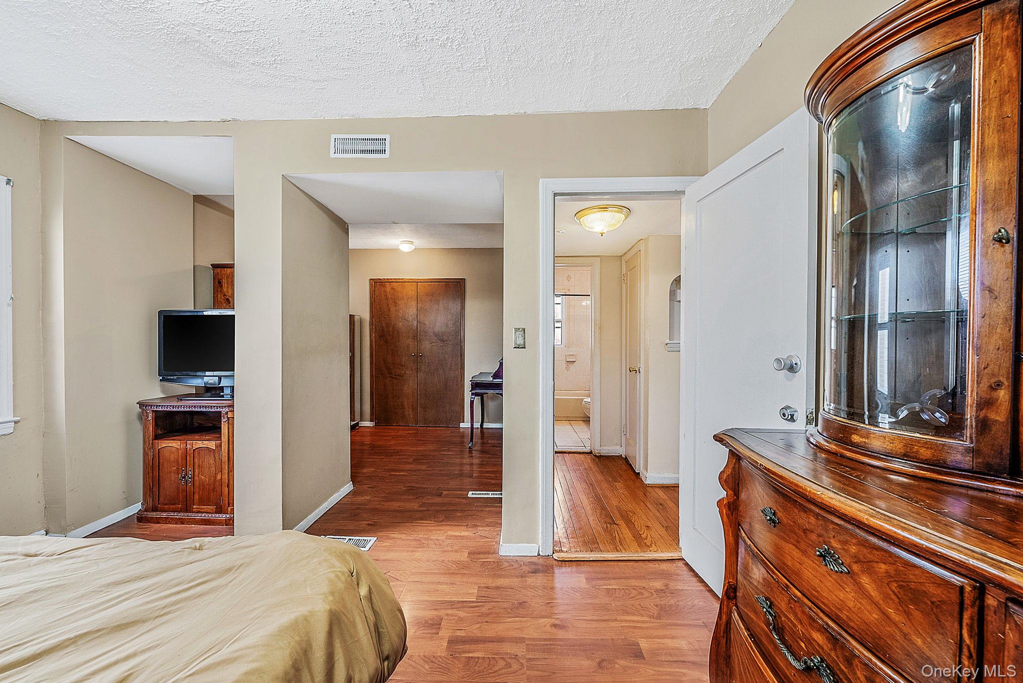 #14 photo, 18 Jasper Street, Valley Stream , NY 11580