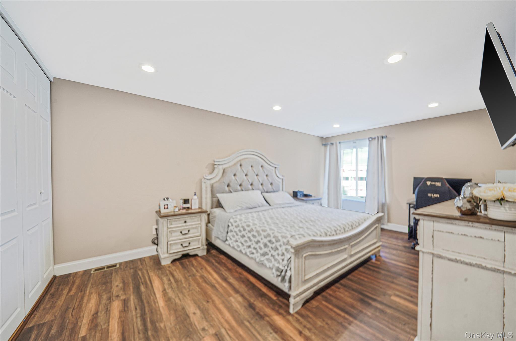 #14 photo, 2 Alhambra Drive, Oceanside , NY 11572