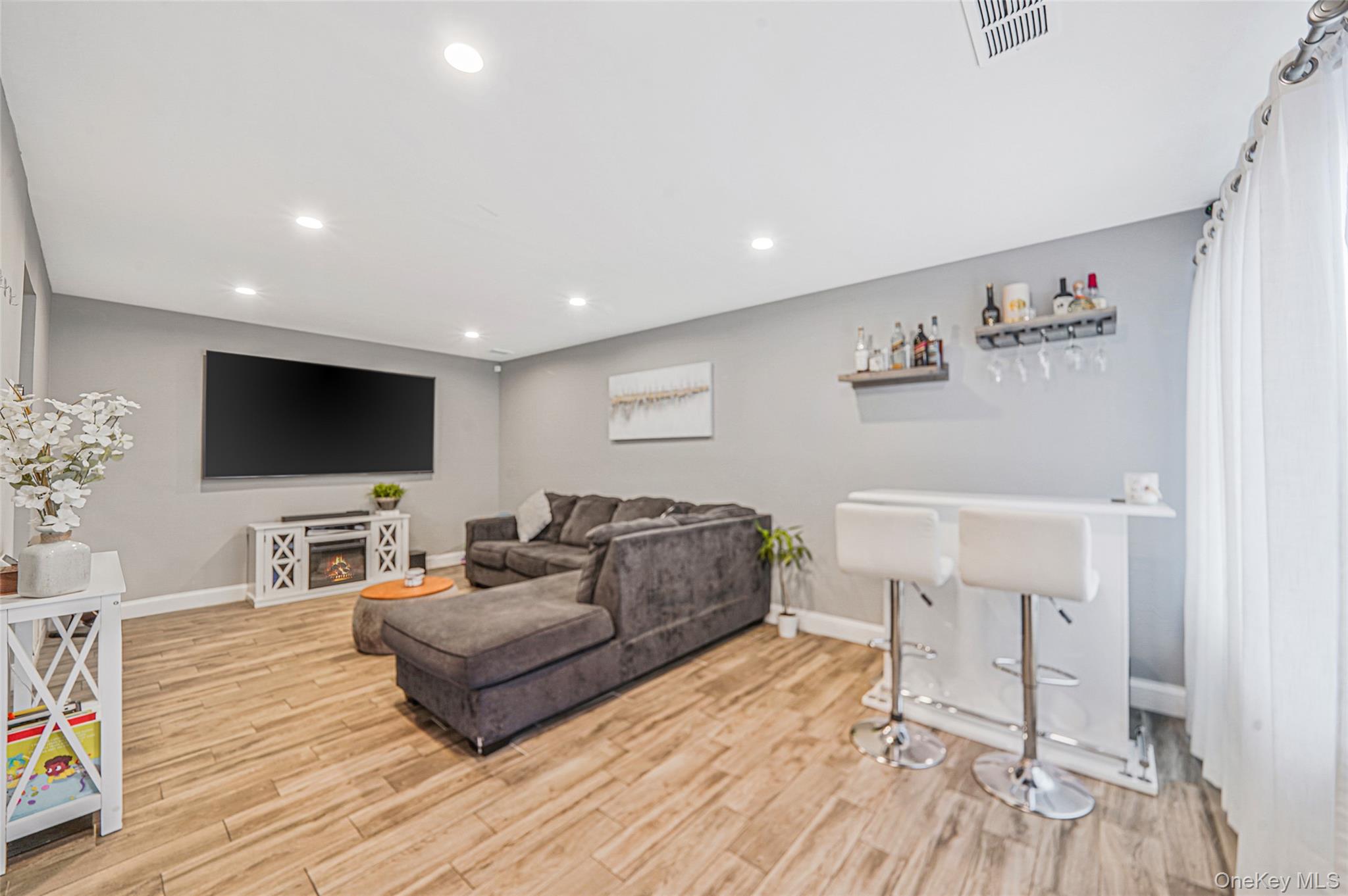 #7 photo, 2 Alhambra Drive, Oceanside , NY 11572