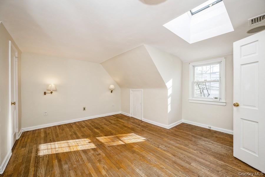 #15 photo, 40 Derby Road, Port Washington , NY 11050