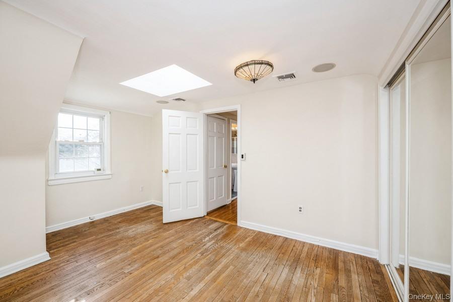 #18 photo, 40 Derby Road, Port Washington , NY 11050