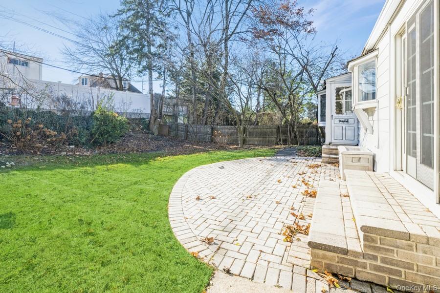 #4 photo, 40 Derby Road, Port Washington , NY 11050