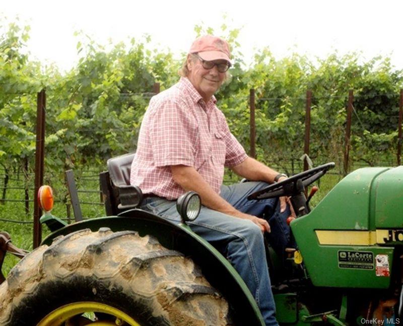 #17 photo, 156 Youngs Avenue, Calverton , NY 11933