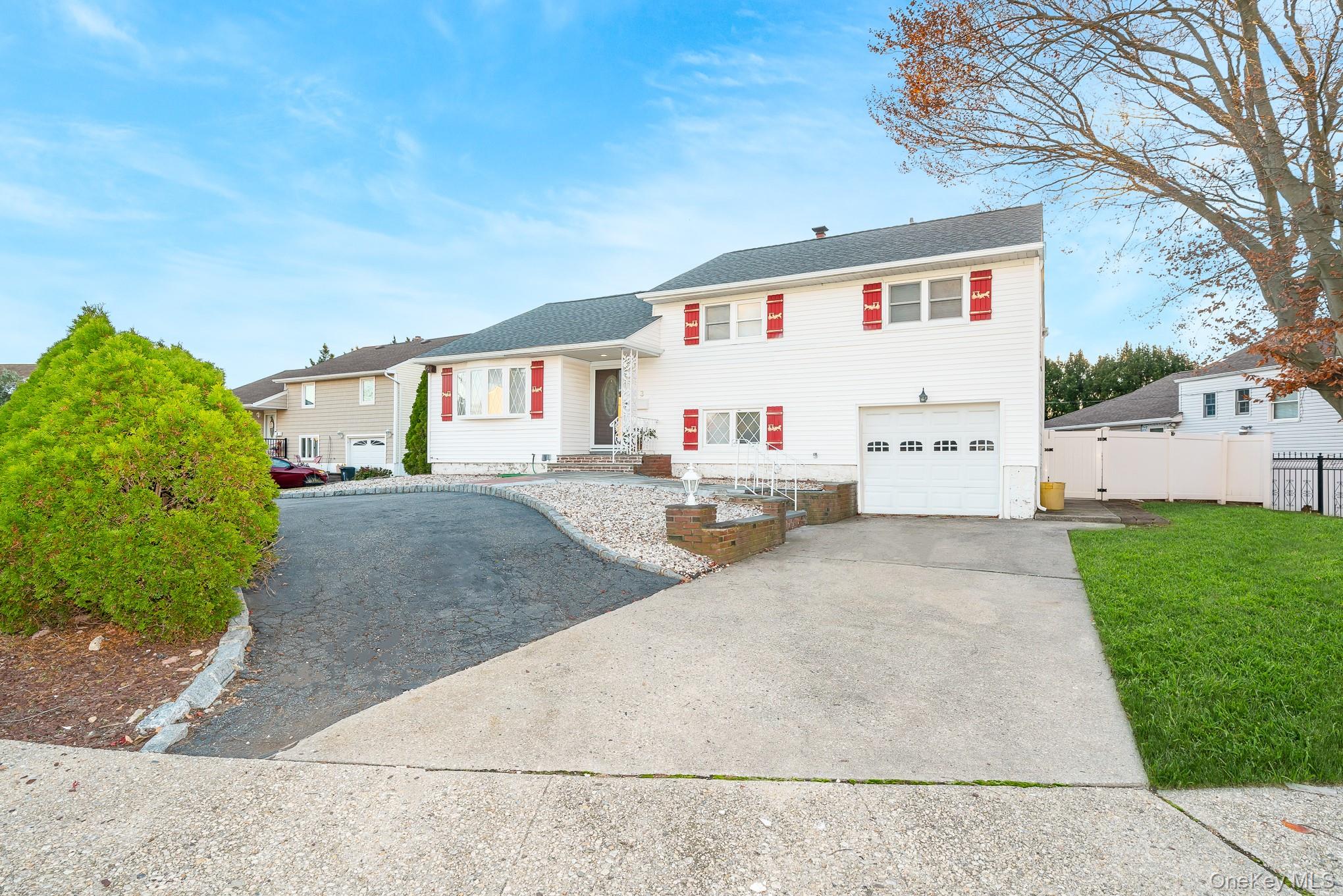 #1 photo, 3 Brewster Gate, Massapequa , NY 11758