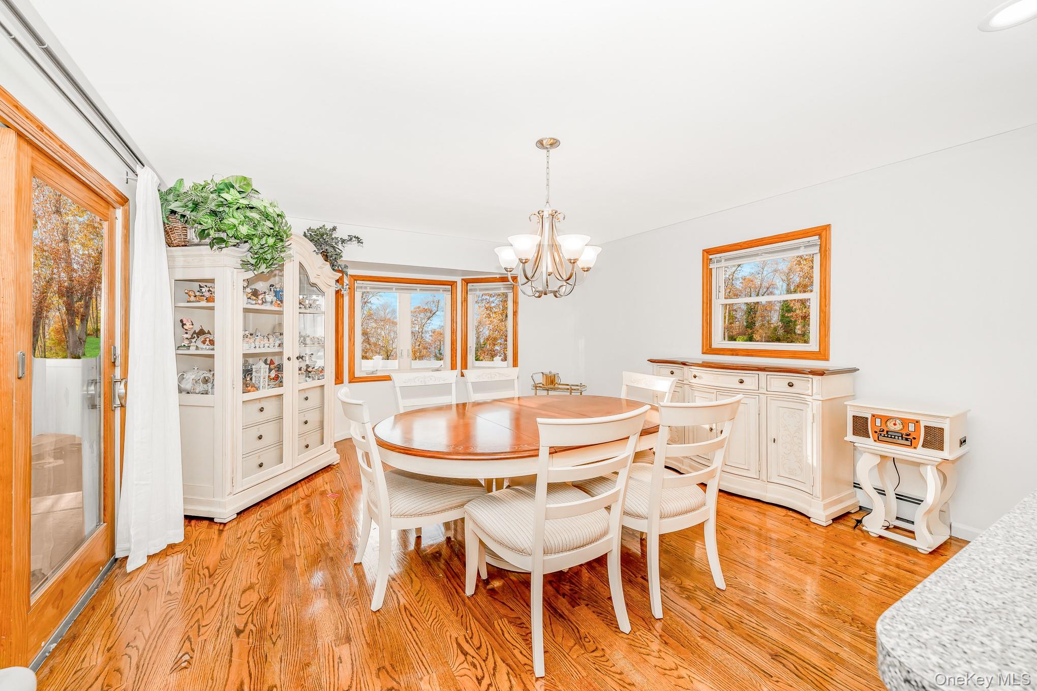 #12 photo, 3 Brewster Gate, Massapequa , NY 11758