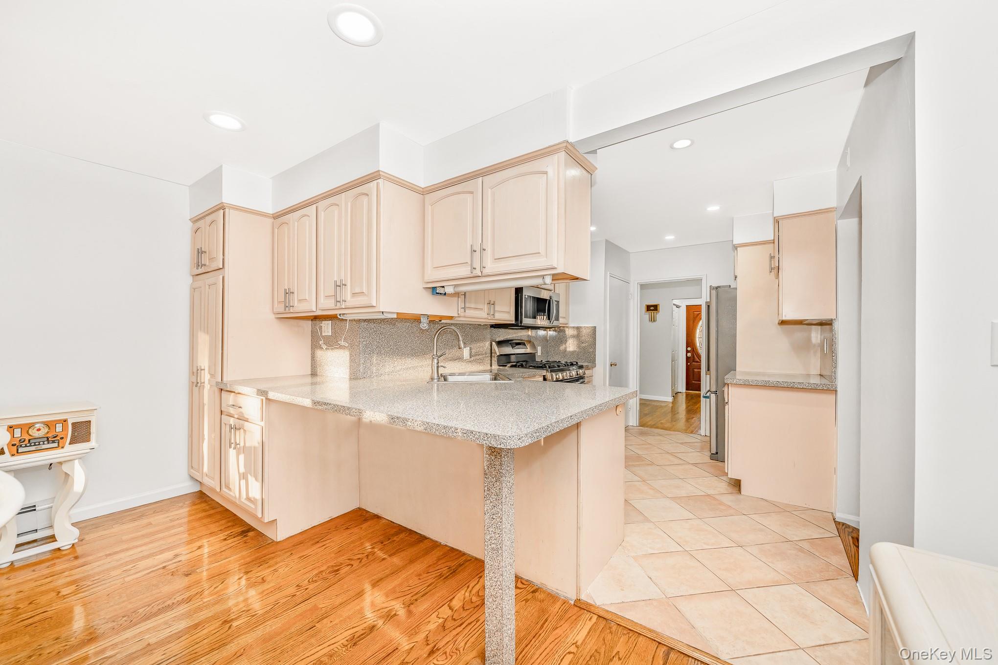 #15 photo, 3 Brewster Gate, Massapequa , NY 11758