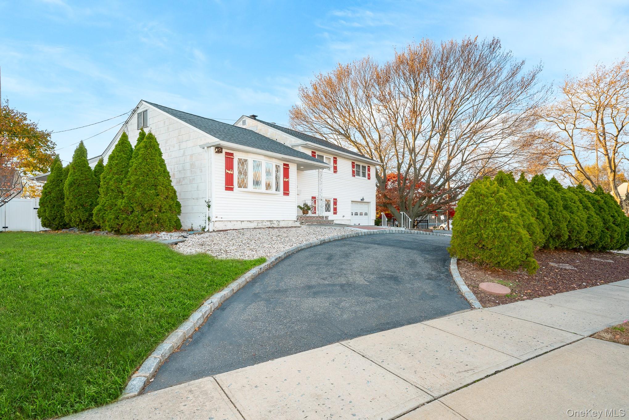 #2 photo, 3 Brewster Gate, Massapequa , NY 11758
