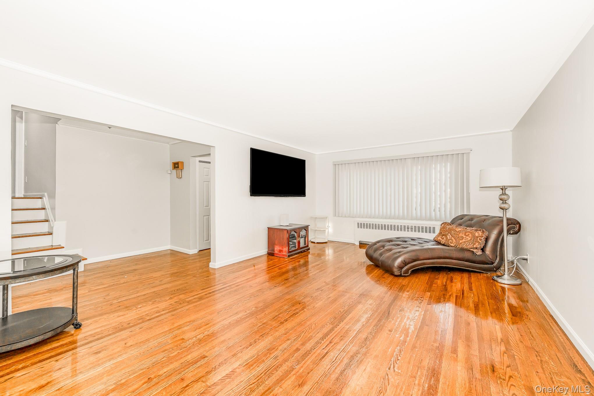 #6 photo, 3 Brewster Gate, Massapequa , NY 11758