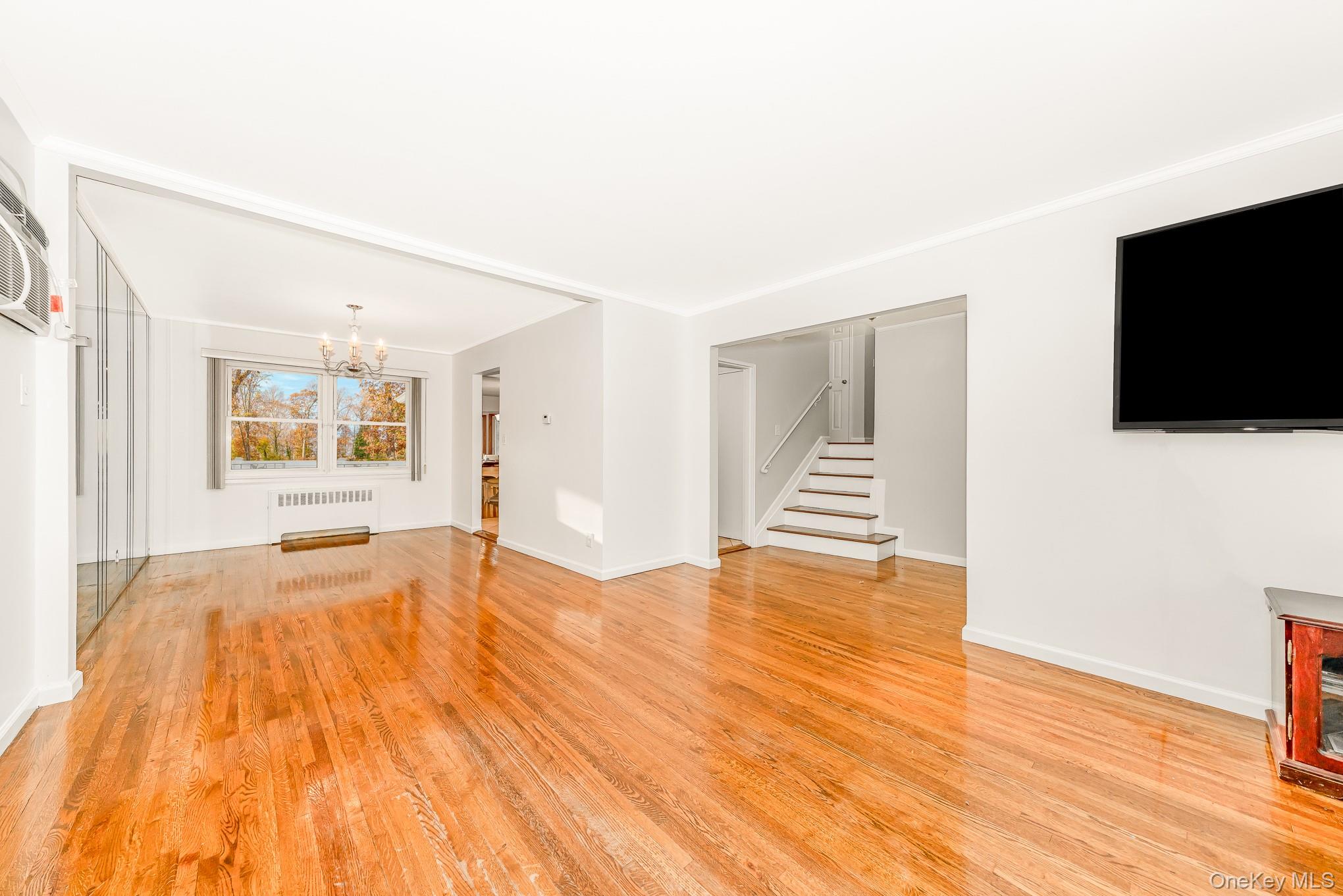 #7 photo, 3 Brewster Gate, Massapequa , NY 11758