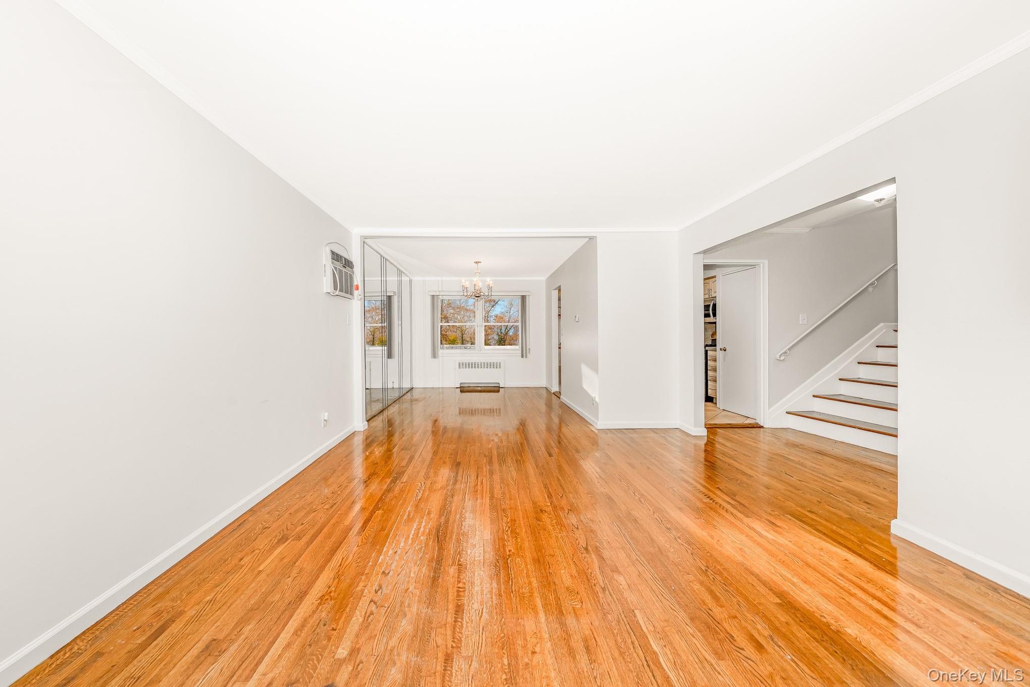 #8 photo, 3 Brewster Gate, Massapequa , NY 11758