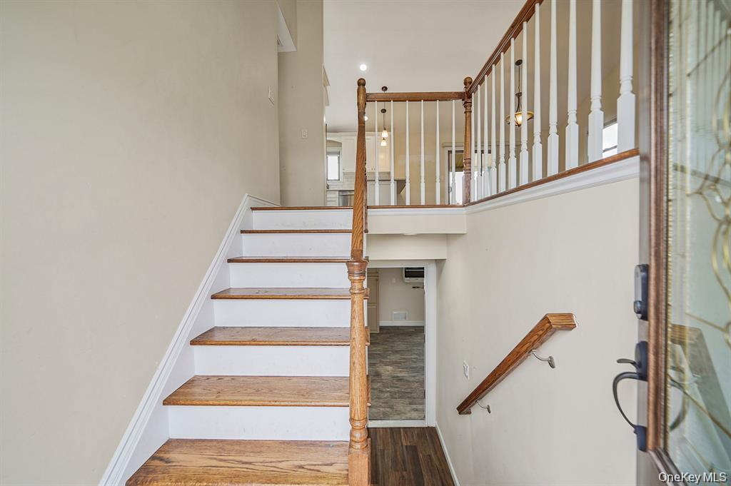 #4 photo, 745 S 9th Street, Lindenhurst , NY 11757