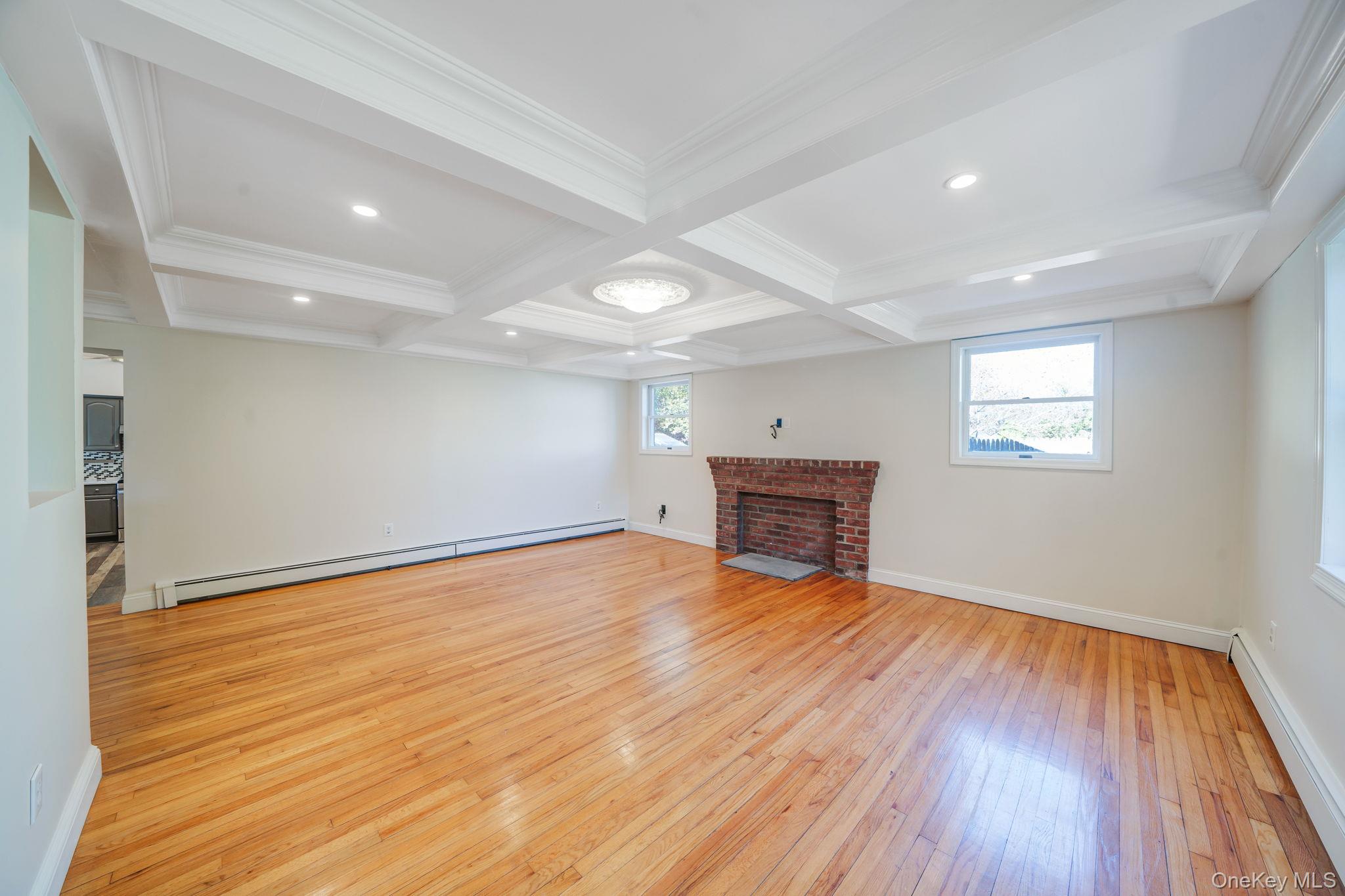 #4 photo, 32 Williams Avenue, サフォーク郡 Holtsville , NY 11742