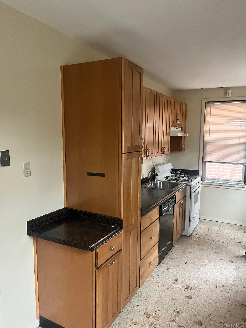 #4 photo, 2384 33rd Street, Astoria , NY 11105