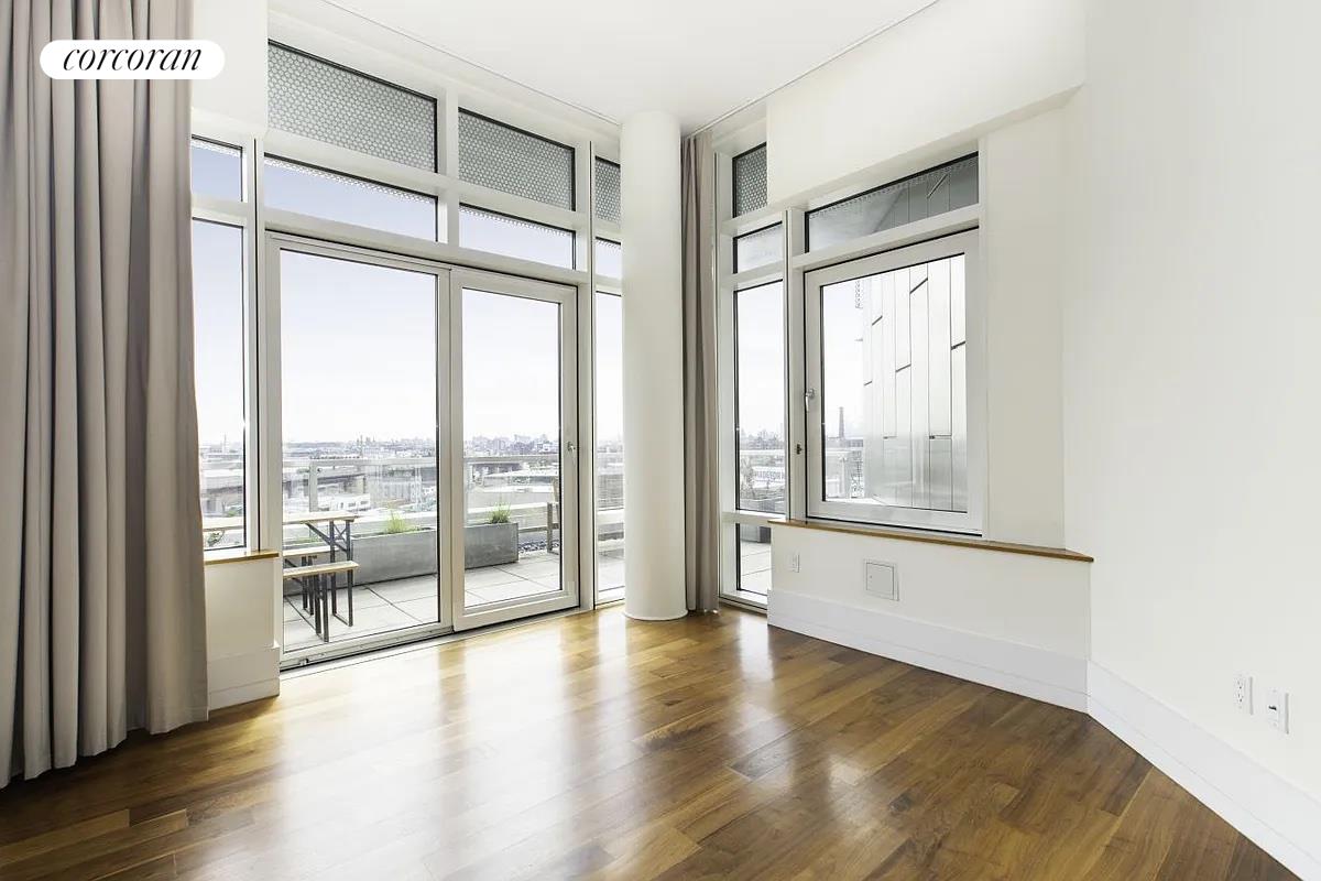 #3 photo, Hunters Point, Hunters Point , NY 11101