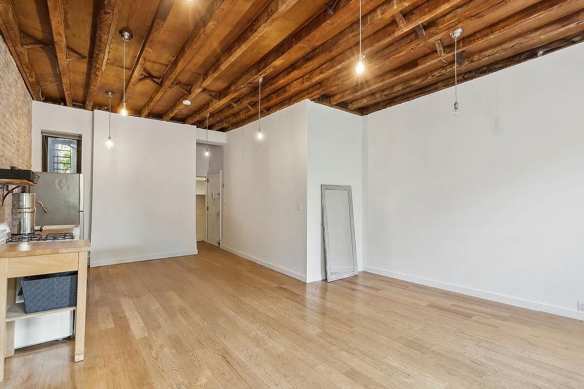 #10 photo, 105 W 77TH Street, Upper West Side , NY 10024